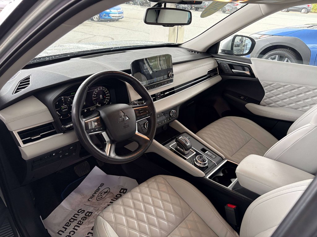 2023 Mitsubishi Outlander LE in Saint-Georges, Quebec - 10 - w1024h768px