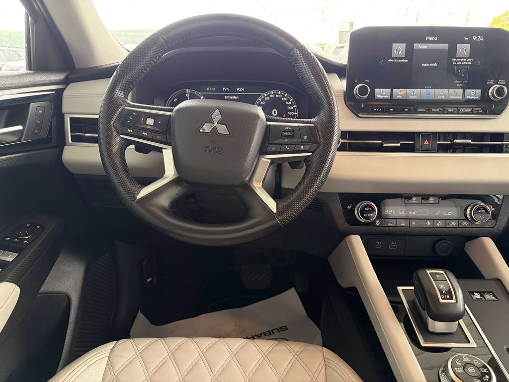 2023 Mitsubishi Outlander LE in Saint-Georges, Quebec - 11 - w1024h768px