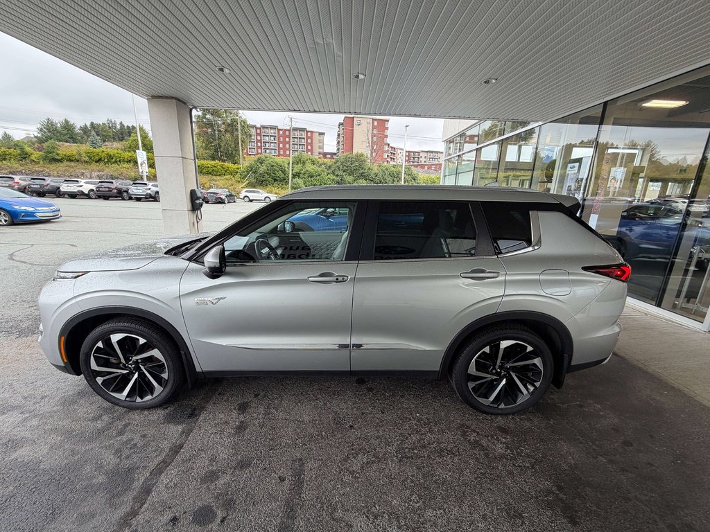 2023 Mitsubishi Outlander LE in Saint-Georges, Quebec - 6 - w1024h768px