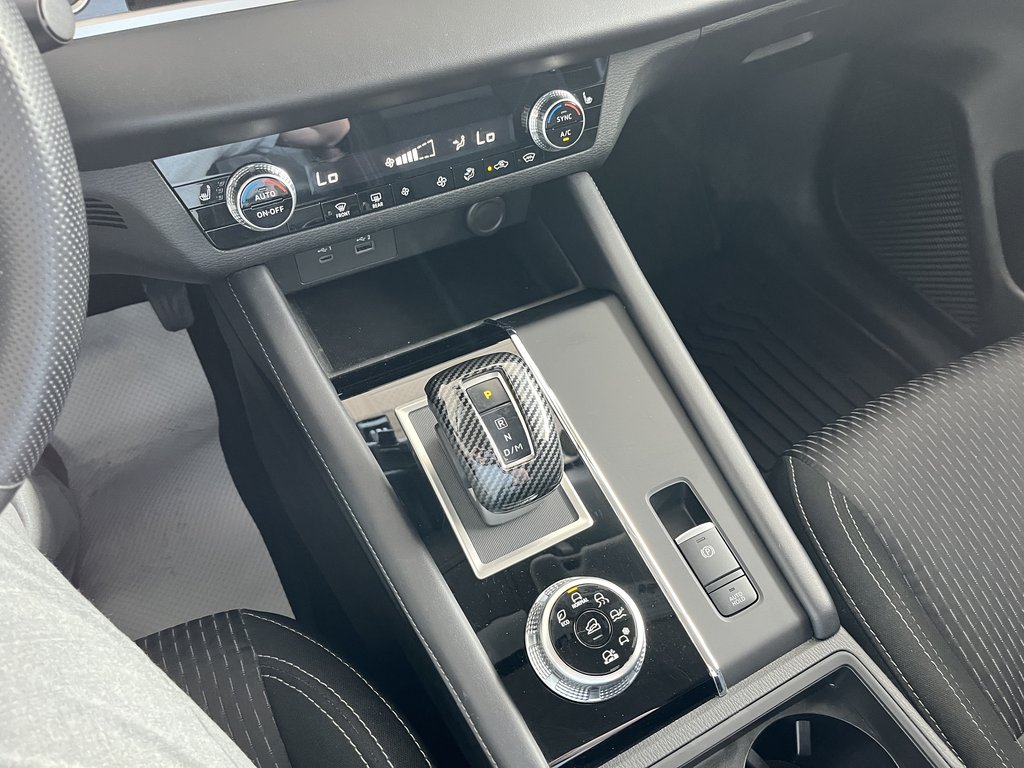 2024 Mitsubishi Outlander ES S-AWC in Saint-Georges, Quebec - 13 - w1024h768px