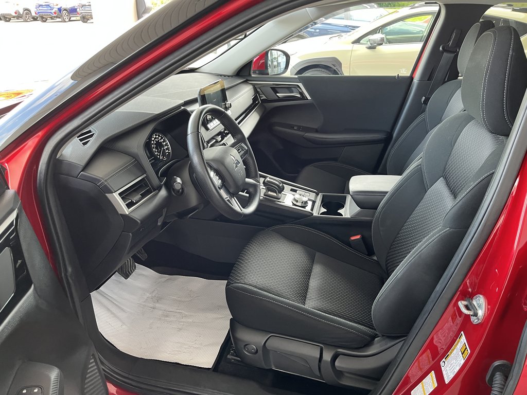 2024 Mitsubishi Outlander ES S-AWC in Saint-Georges, Quebec - 9 - w1024h768px