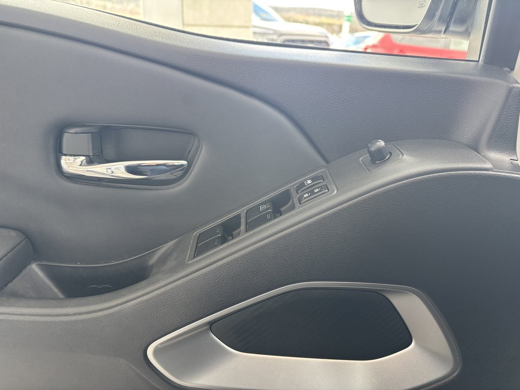 2022 Nissan Frontier Crew Cab SV Long Bed 4x4 in Saint-Georges, Quebec - 20 - w1024h768px