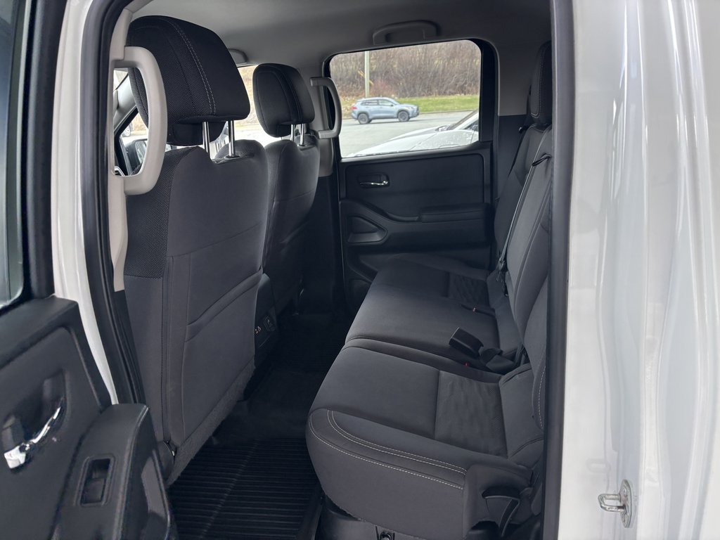 2022 Nissan Frontier Crew Cab SV Long Bed 4x4 in Saint-Georges, Quebec - 22 - w1024h768px