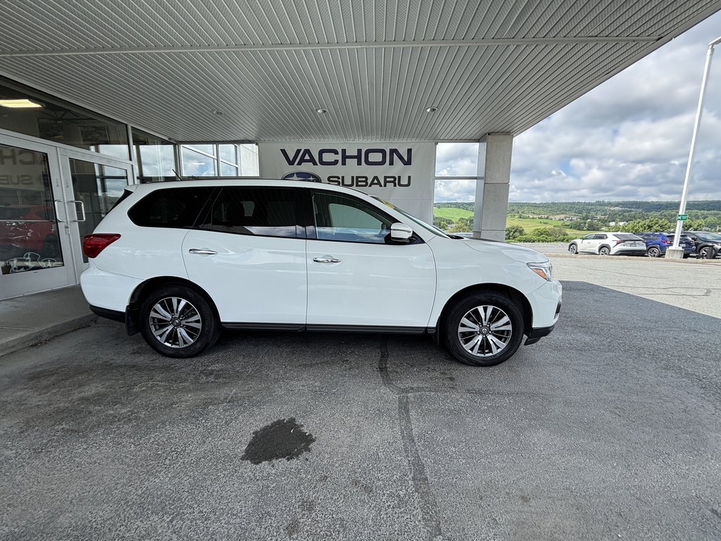 Nissan Pathfinder 4WD 4dr SV 2017 à Saint-Georges, Québec - 2 - w1024h768px