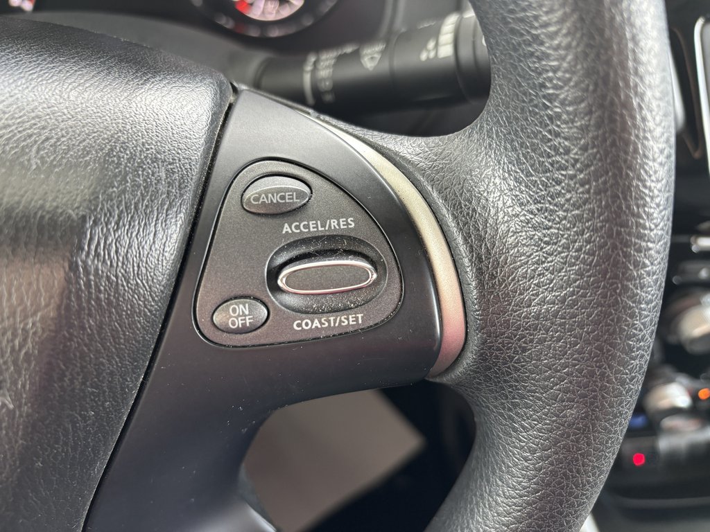 Nissan Pathfinder 4WD 4dr SV 2017 à Saint-Georges, Québec - 12 - w1024h768px