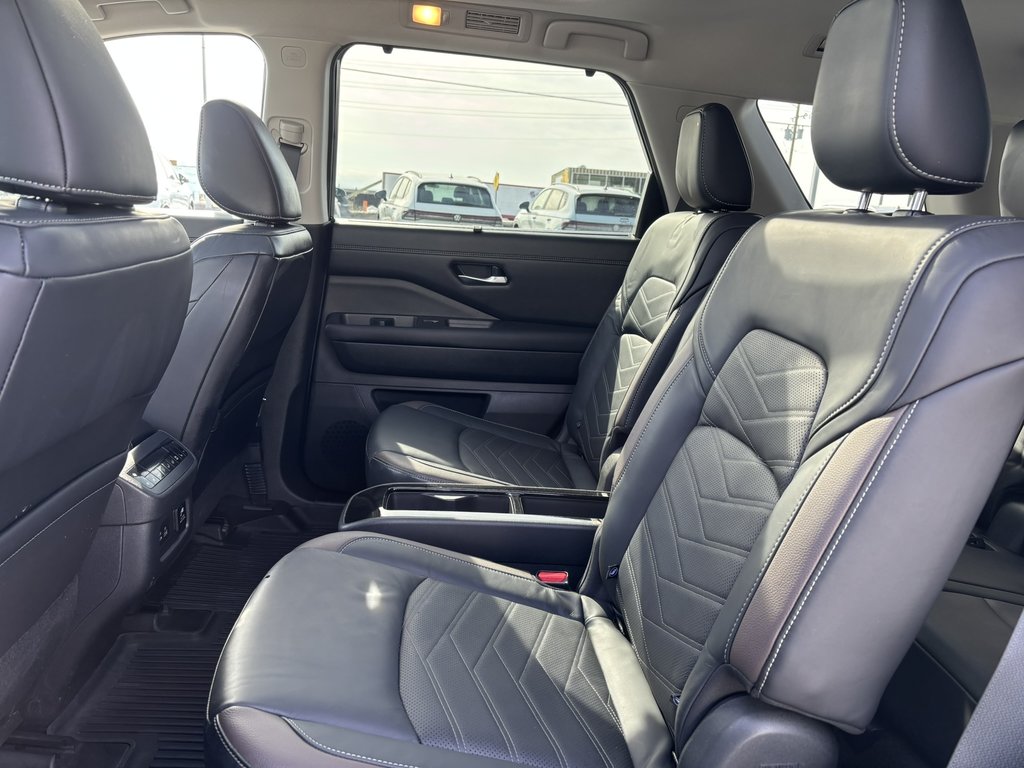 2022 Nissan Pathfinder Platinum 4WD in Saint-Georges, Quebec - 11 - w1024h768px