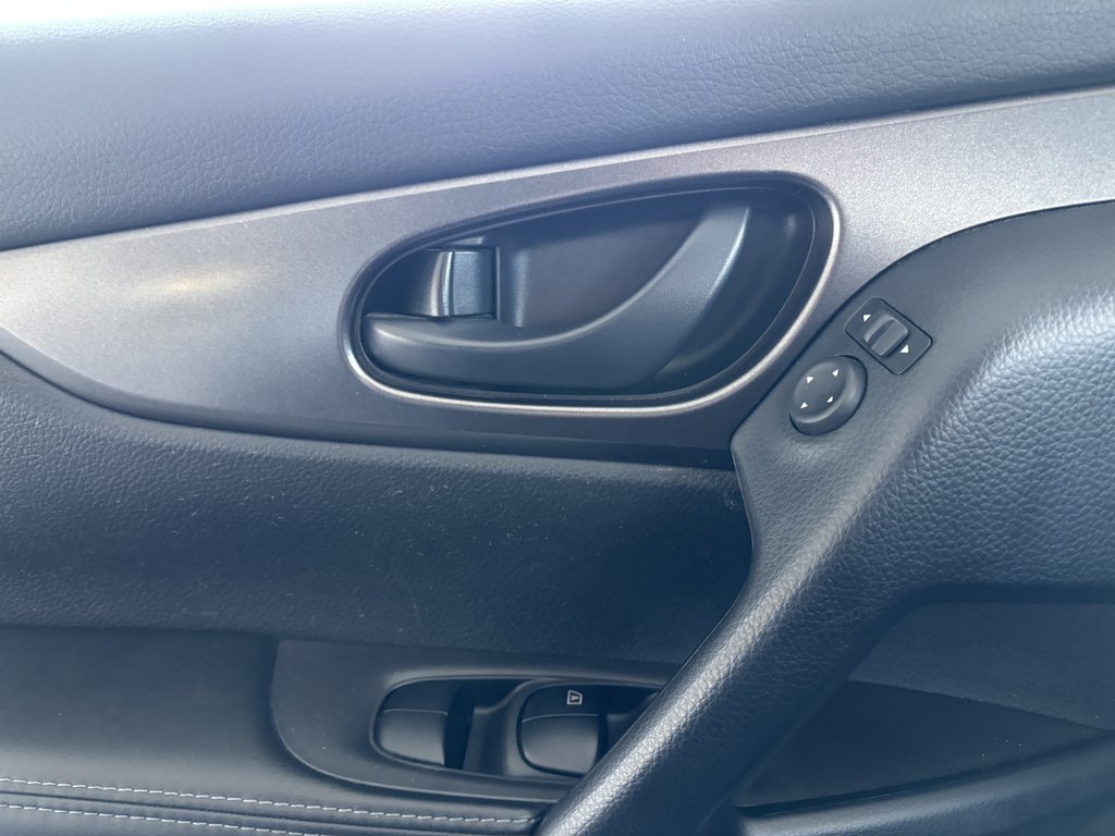 Nissan Qashqai AWD S CVT 2021 à Saint-Georges, Québec - 21 - w1024h768px