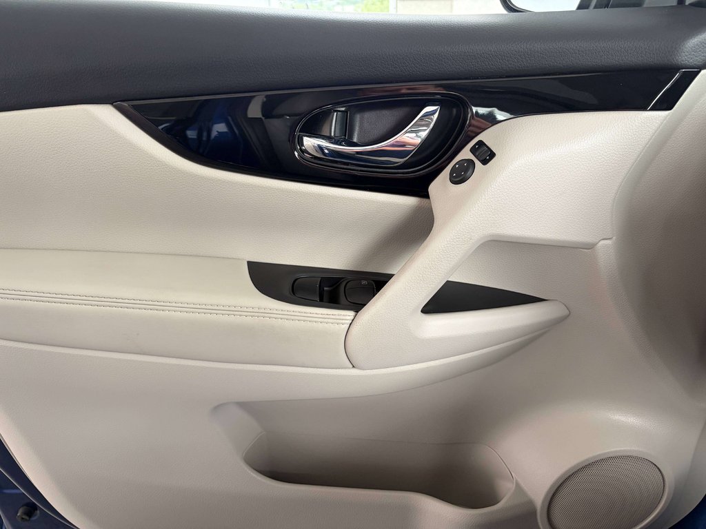 2022 Nissan Qashqai SL in Saint-Georges, Quebec - 18 - w1024h768px