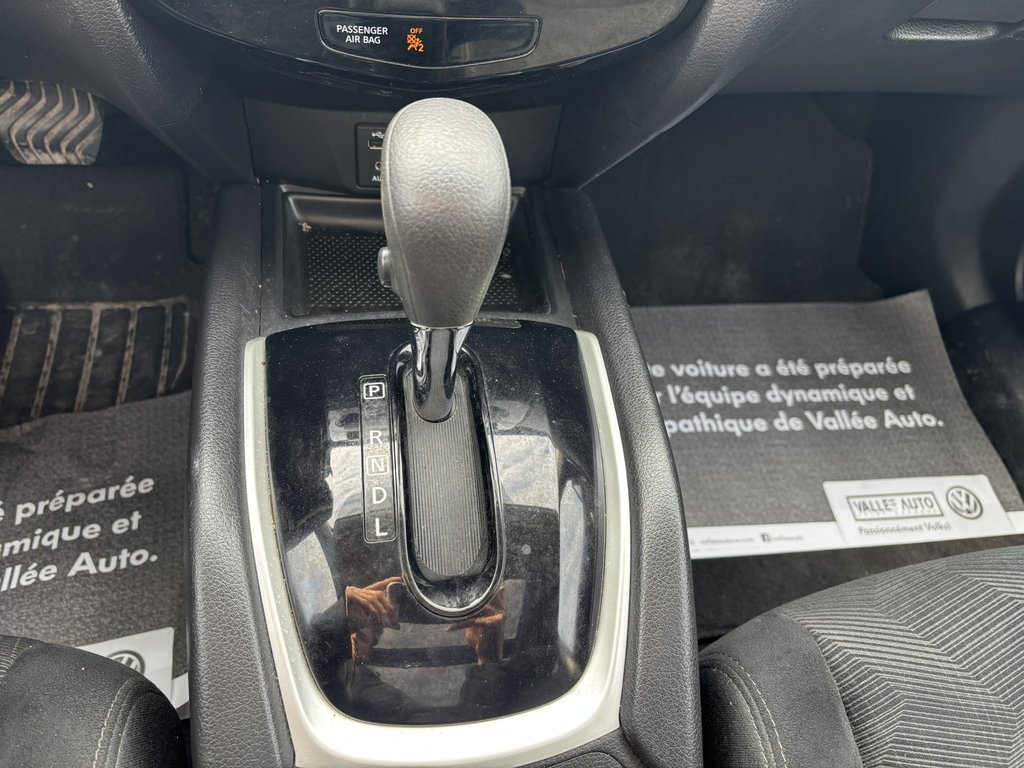 2014 Nissan Rogue AWD 4dr SV in Saint-Georges, Quebec - 12 - w1024h768px