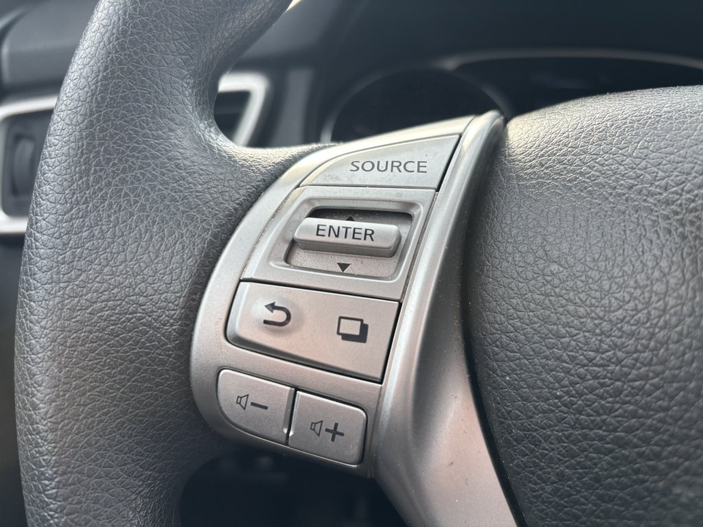 2014 Nissan Rogue AWD 4dr SV in Saint-Georges, Quebec - 9 - w1024h768px