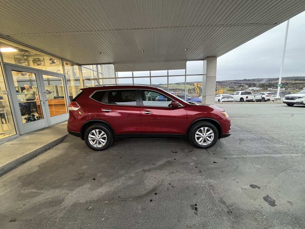 2016  Rogue AWD 4dr SV in Saint-Georges, Quebec - 2 - w1024h768px