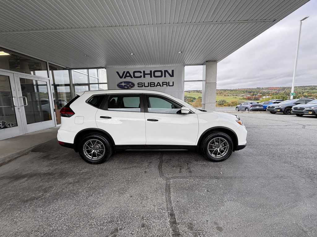 2017 Nissan Rogue FWD 4dr S in Saint-Georges, Quebec - 2 - w1024h768px