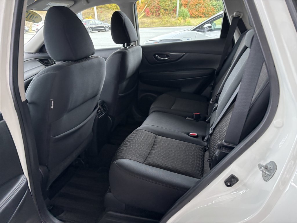 2017 Nissan Rogue FWD 4dr S in Saint-Georges, Quebec - 20 - w1024h768px