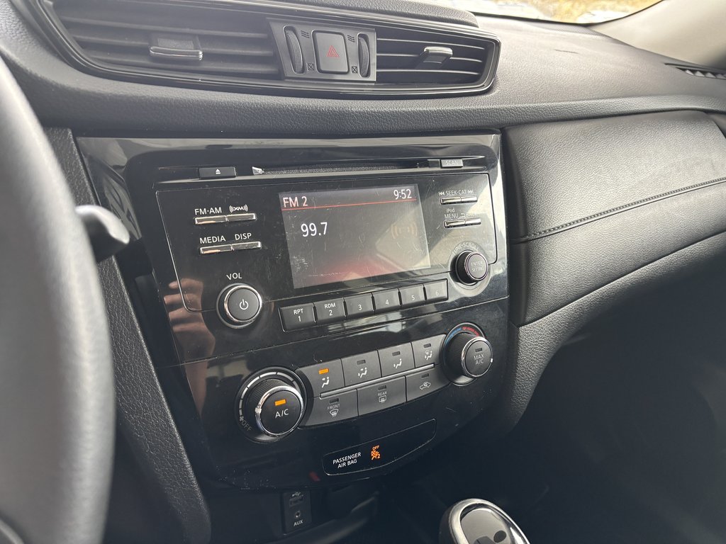 2017 Nissan Rogue FWD 4dr S in Saint-Georges, Quebec - 15 - w1024h768px