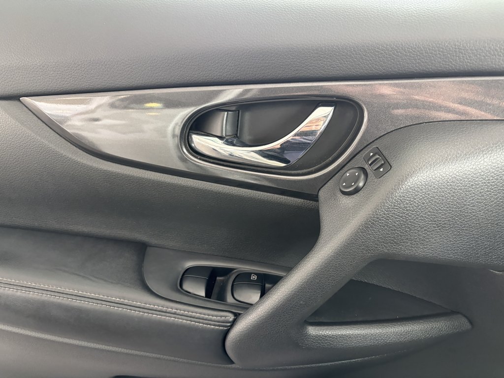 2017 Nissan Rogue FWD 4dr S in Saint-Georges, Quebec - 19 - w1024h768px