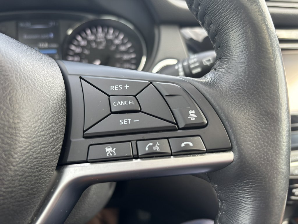 2017 Nissan Rogue AWD 4dr SL Platinum in Saint-Georges, Quebec - 15 - w1024h768px