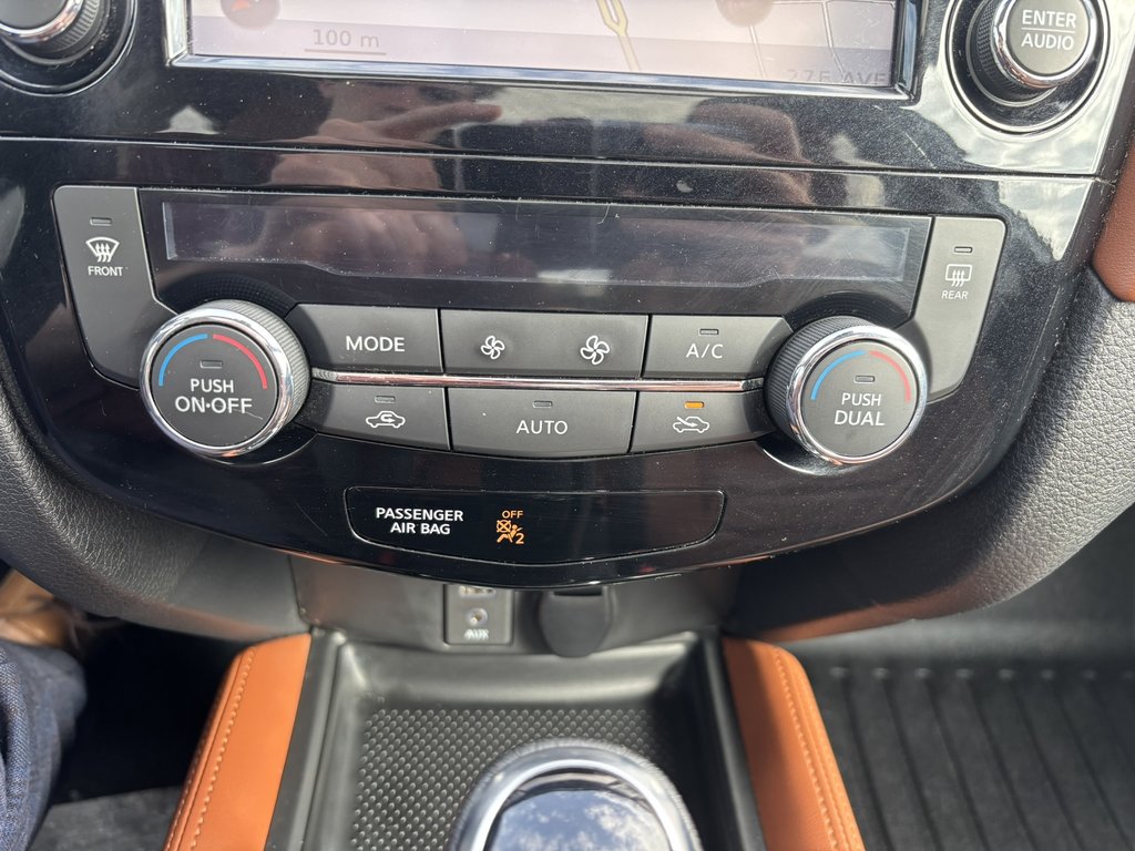 2017 Nissan Rogue AWD 4dr SL Platinum in Saint-Georges, Quebec - 17 - w1024h768px