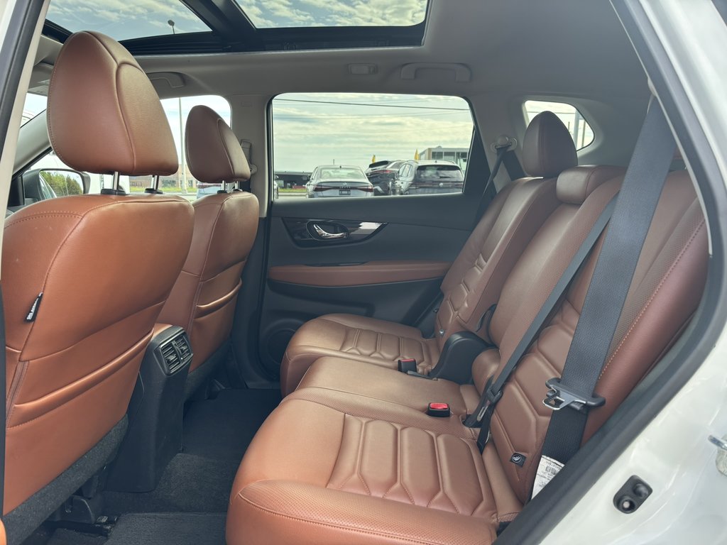 2017 Nissan Rogue AWD 4dr SL Platinum in Saint-Georges, Quebec - 8 - w1024h768px