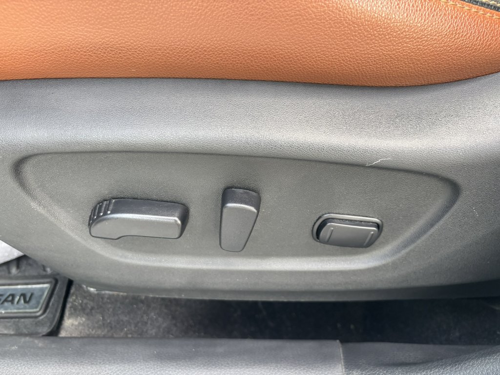 2017 Nissan Rogue AWD 4dr SL Platinum in Saint-Georges, Quebec - 11 - w1024h768px