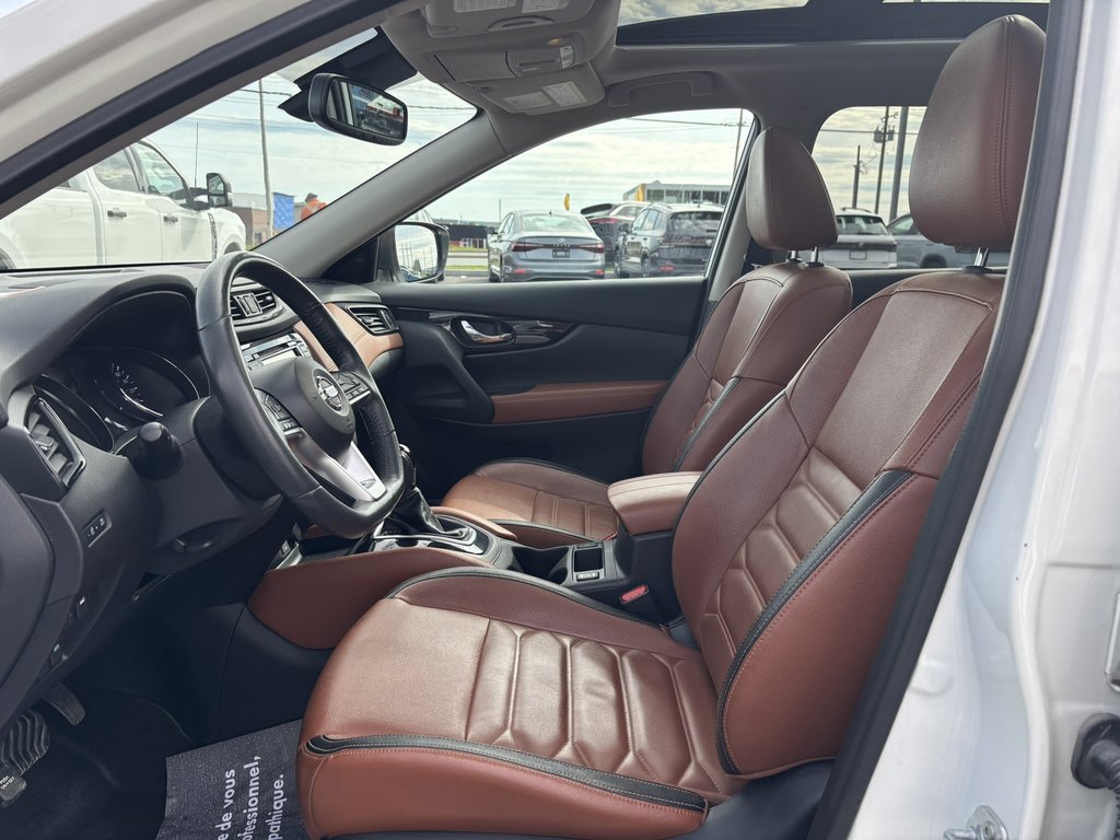 2017 Nissan Rogue AWD 4dr SL Platinum in Saint-Georges, Quebec - 9 - w1024h768px