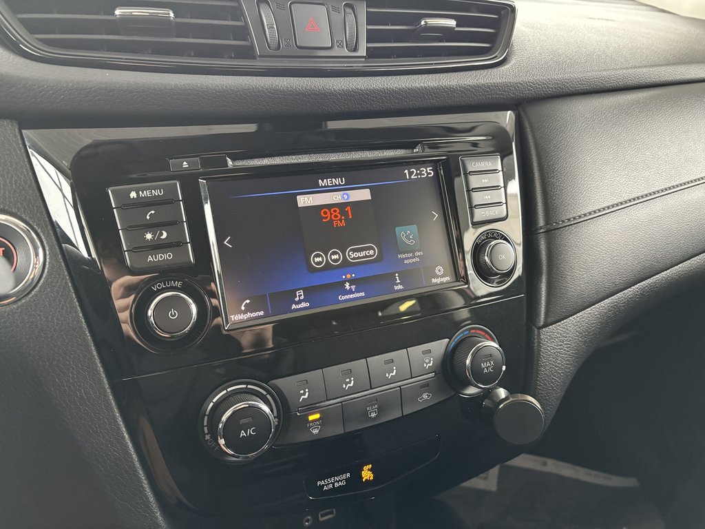 2019 Nissan Rogue AWD SV in Saint-Georges, Quebec - 15 - w1024h768px