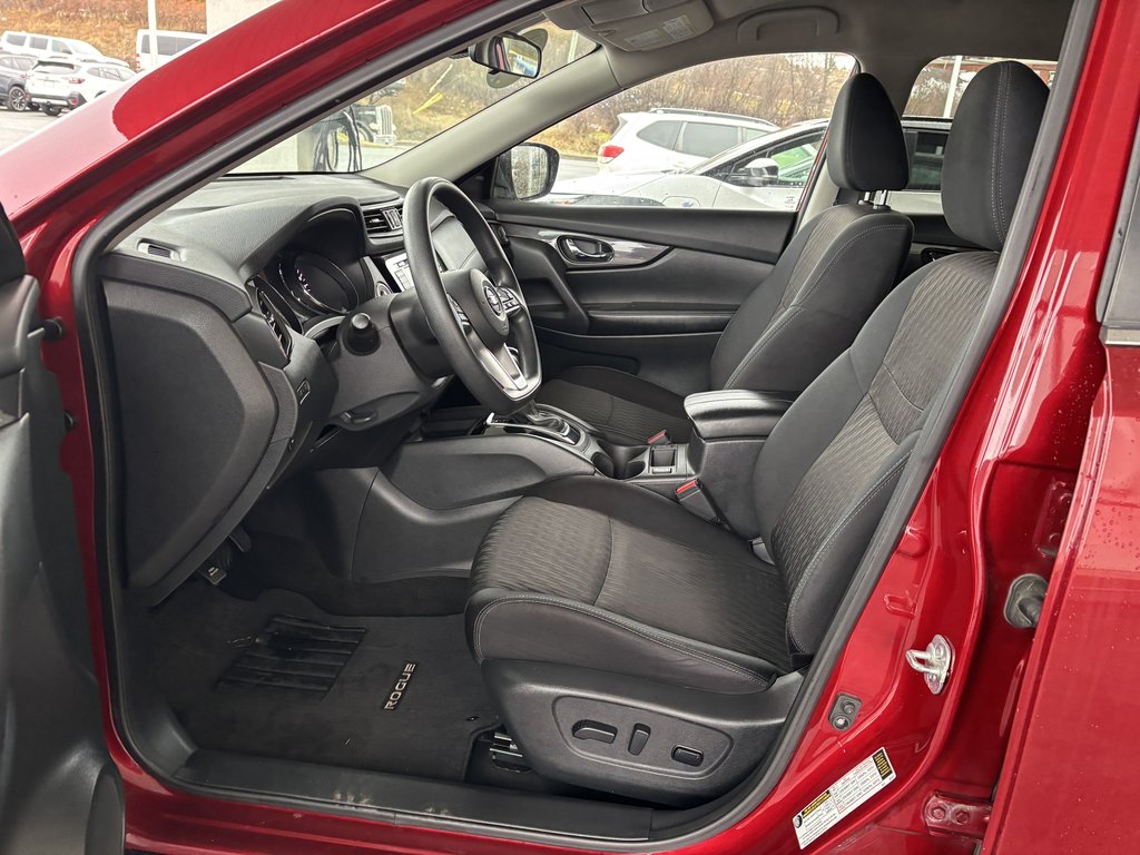 2019 Nissan Rogue AWD SV in Saint-Georges, Quebec - 11 - w1024h768px