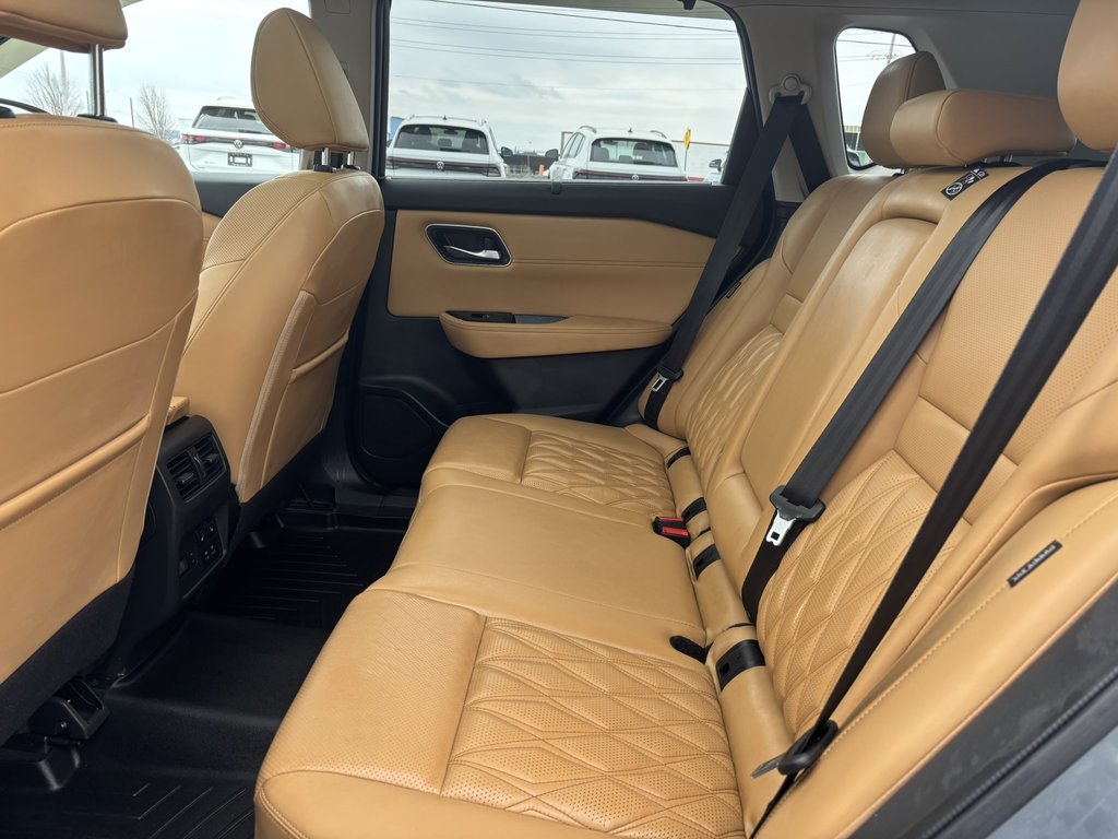 2023 Nissan Rogue AWD Platinum in Saint-Georges, Quebec - 9 - w1024h768px