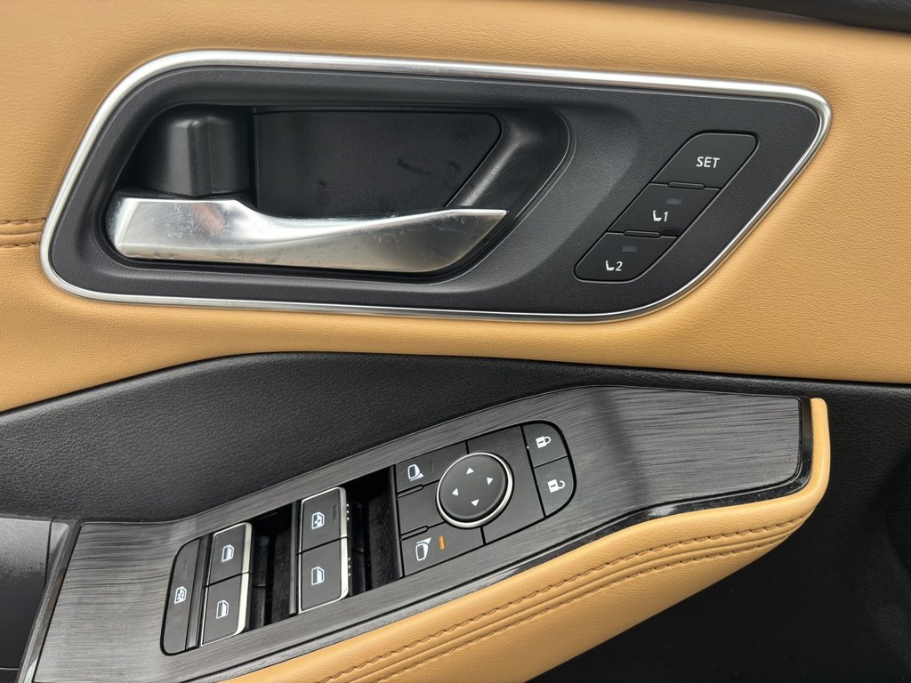 2023 Nissan Rogue AWD Platinum in Saint-Georges, Quebec - 14 - w1024h768px