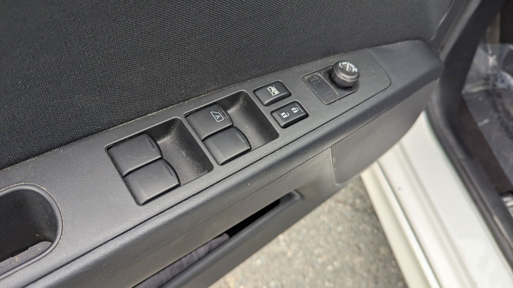 2010 Nissan Sentra 4dr Sdn I4 CVT SE-R in Saint-Georges, Quebec - 7 - w1024h768px