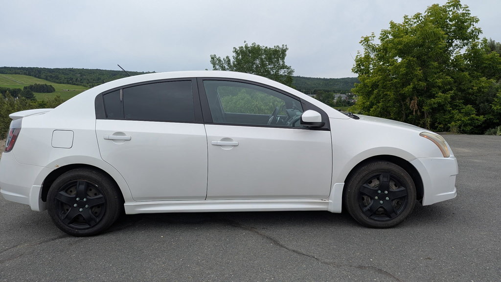 2010 Nissan Sentra 4dr Sdn I4 CVT SE-R in Saint-Georges, Quebec - 2 - w1024h768px