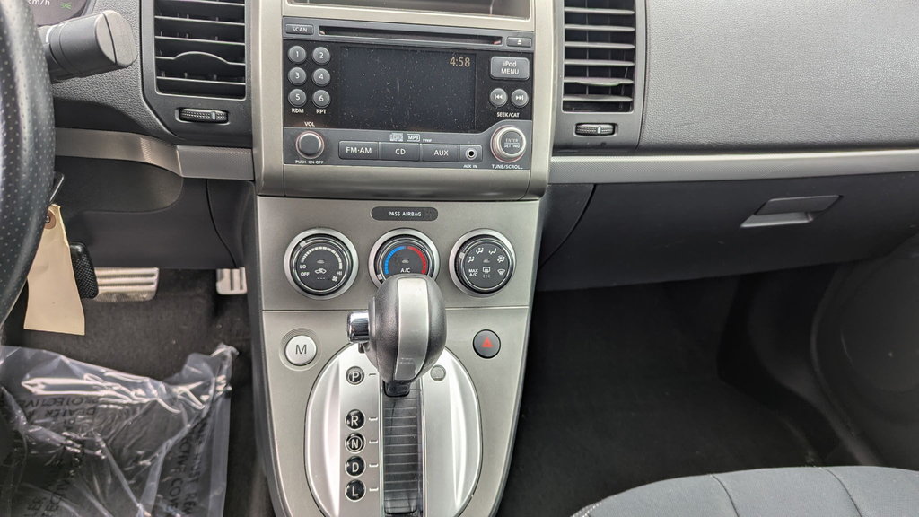 2010 Nissan Sentra 4dr Sdn I4 CVT SE-R in Saint-Georges, Quebec - 9 - w1024h768px
