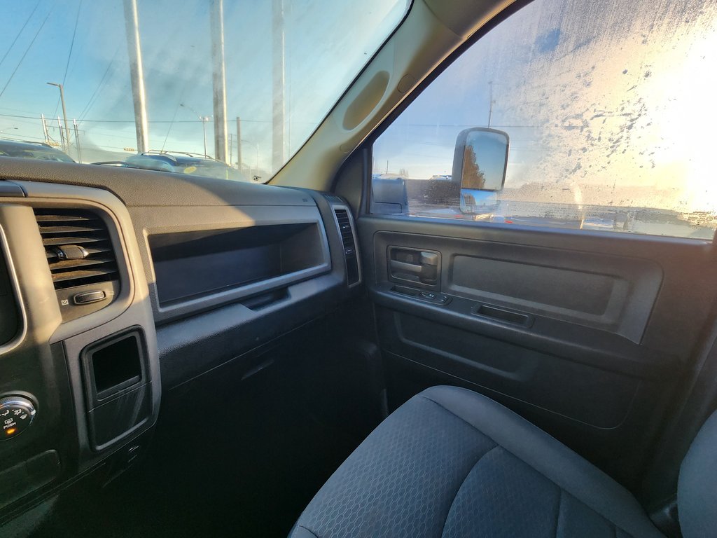 2014 Ram 1500 4WD Quad Cab 140.5  ST in Saint-Georges, Quebec - 12 - w1024h768px