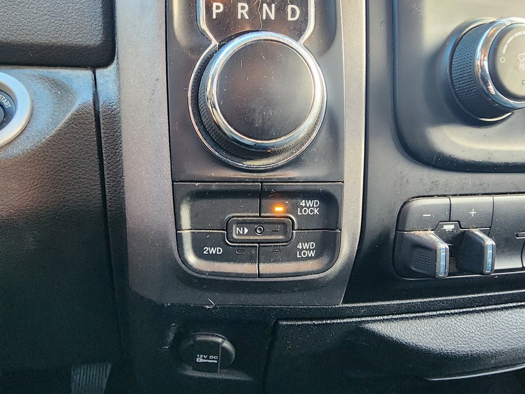 2014 Ram 1500 4WD Quad Cab 140.5  ST in Saint-Georges, Quebec - 13 - w1024h768px