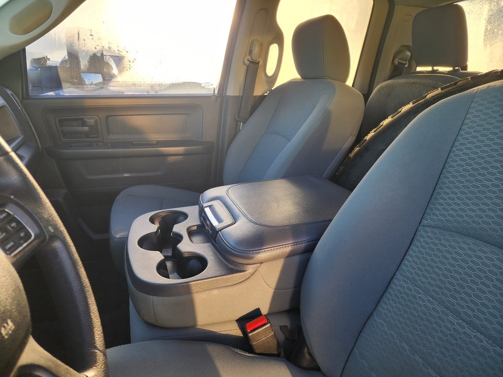 2014 Ram 1500 4WD Quad Cab 140.5  ST in Saint-Georges, Quebec - 9 - w1024h768px