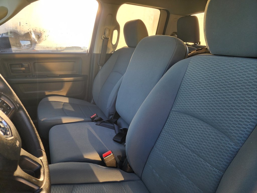 2014 Ram 1500 4WD Quad Cab 140.5  ST in Saint-Georges, Quebec - 8 - w1024h768px