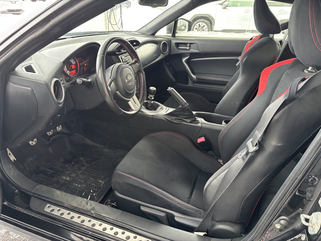 Scion FR-S 2dr Cpe Man 2013 à Saint-Georges, Québec - 10 - w1024h768px