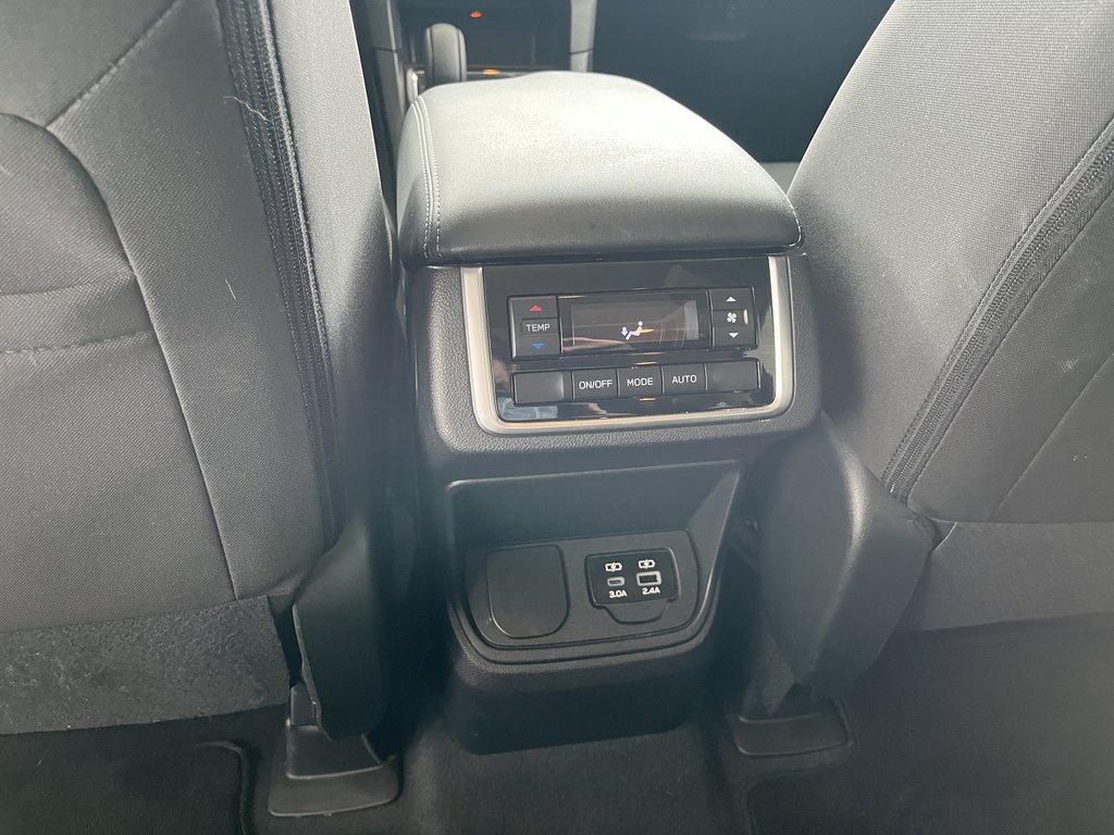 2024 Subaru Ascent Touring 8-Passenger in Saint-Georges, Quebec - 12 - w1024h768px