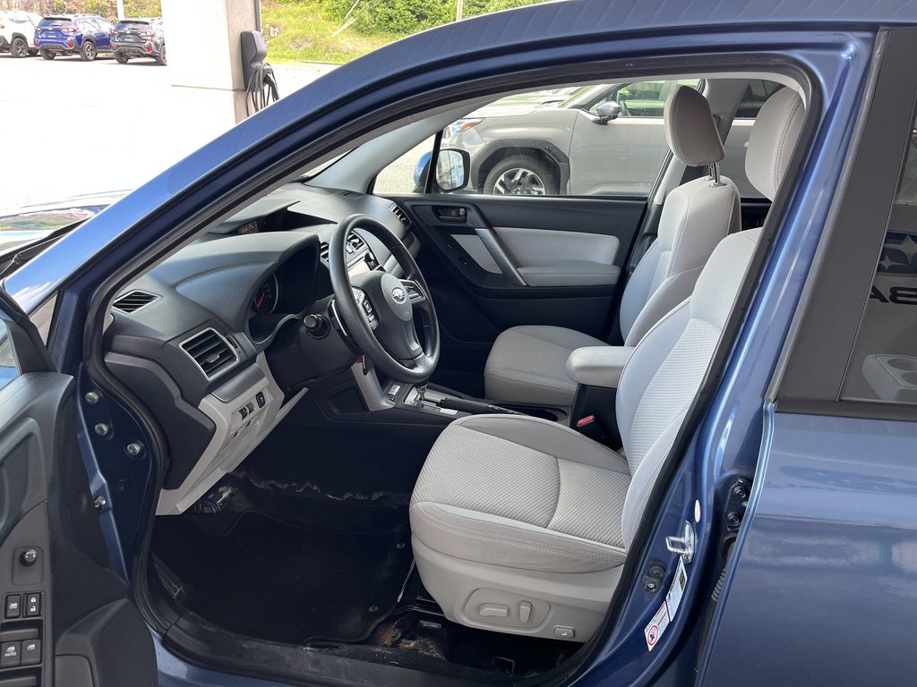 Subaru Forester 5dr Wgn CVT 2.5i Touring 2016 à Saint-Georges, Québec - 13 - w1024h768px