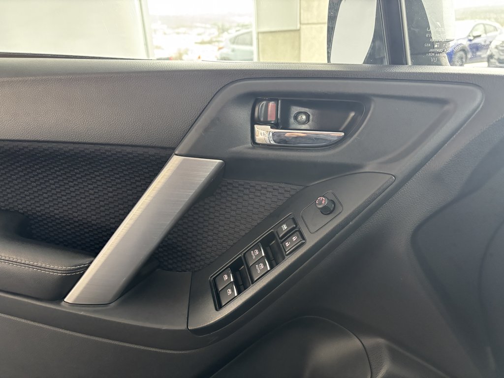 Subaru Forester 5dr Wgn CVT 2.5i Touring 2017 à Saint-Georges, Québec - 20 - w1024h768px