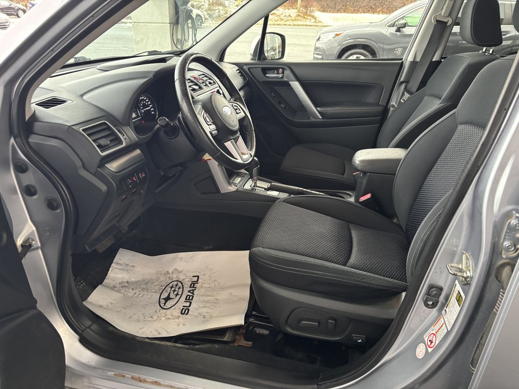 Subaru Forester 5dr Wgn CVT 2.5i Touring 2017 à Saint-Georges, Québec - 11 - w1024h768px