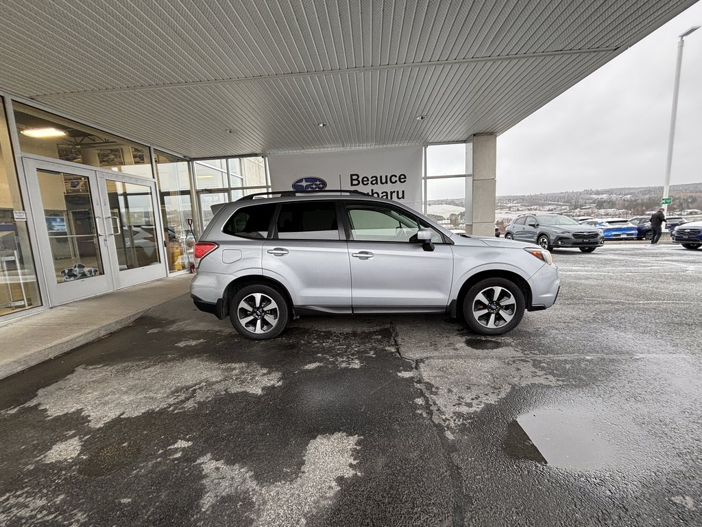 Subaru Forester 5dr Wgn CVT 2.5i Touring 2017 à Saint-Georges, Québec - 2 - w1024h768px
