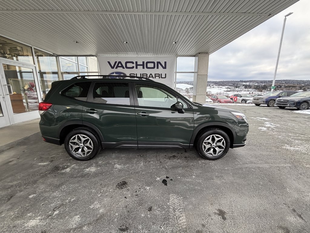 2022  Forester Touring CVT in Saint-Georges, Quebec - 3 - w1024h768px