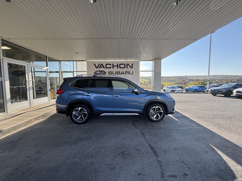 Subaru Forester Premier CVT 2023 à Saint-Georges, Québec - 3 - w1024h768px