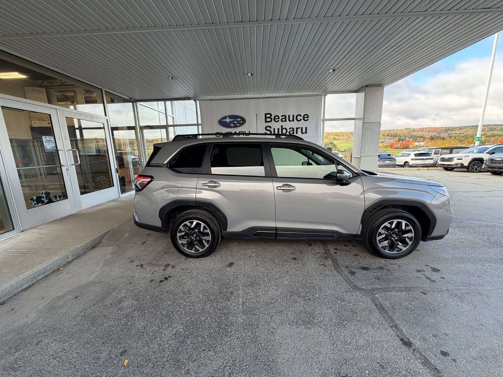 2025 Subaru Forester Touring in Saint-Georges, Quebec - 3 - w1024h768px