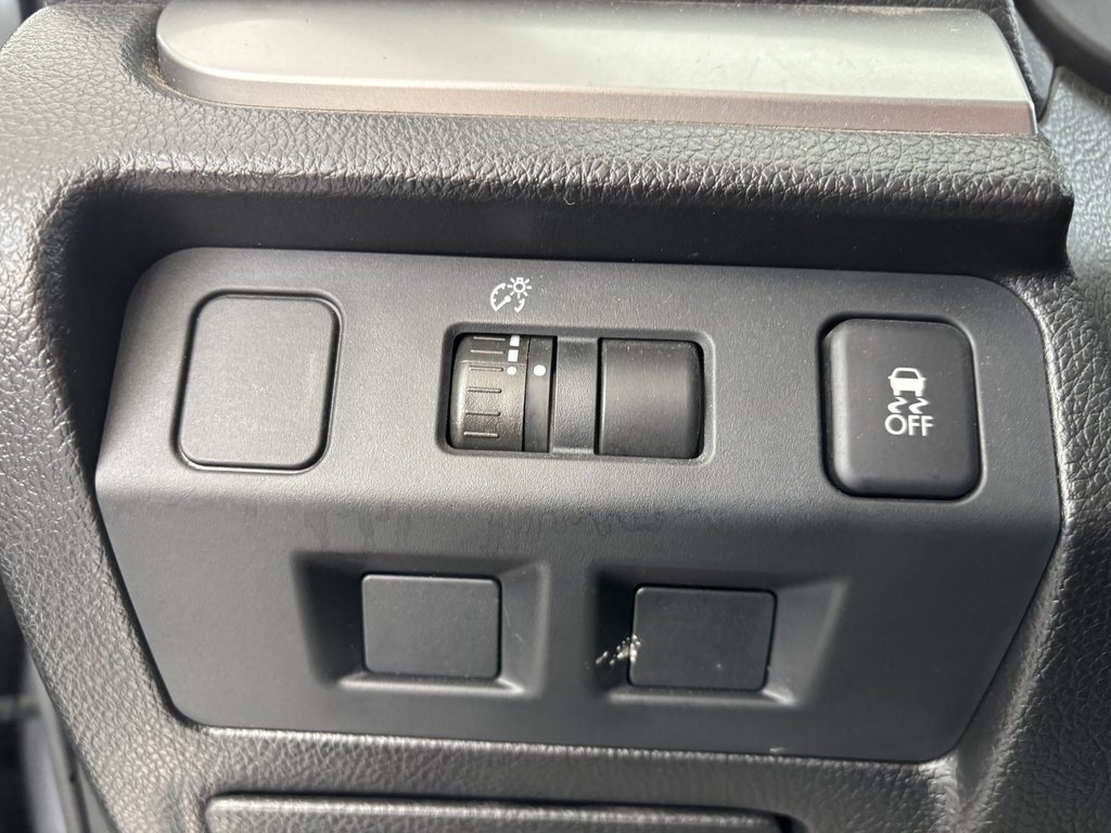 2012 Subaru Impreza 5dr HB Man 2.0i in Saint-Georges, Quebec - 16 - w1024h768px