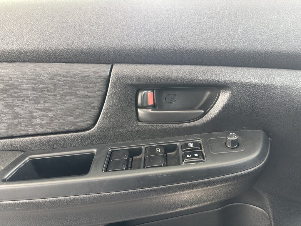2012 Subaru Impreza 5dr HB Man 2.0i in Saint-Georges, Quebec - 17 - w1024h768px