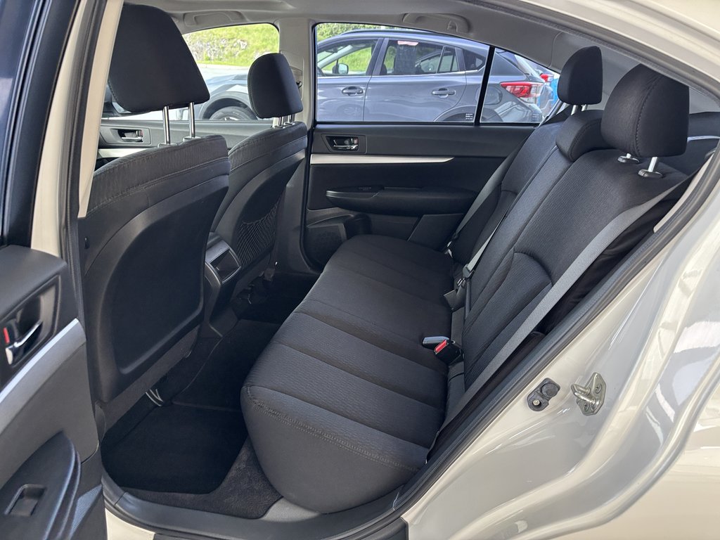 Subaru Legacy 4dr Sdn H4 Auto 2.5i Prem AWP-Pwr Moon 2011 à Saint-Georges, Québec - 21 - w1024h768px