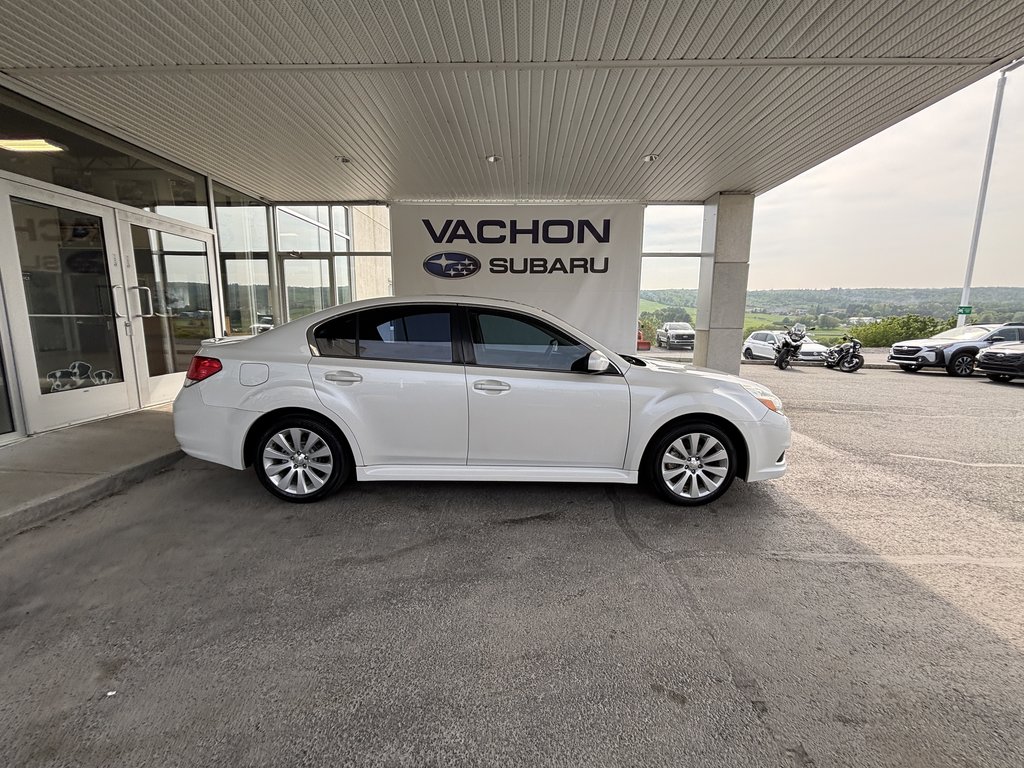 Subaru Legacy 4dr Sdn H4 Auto 2.5i Prem AWP-Pwr Moon 2011 à Saint-Georges, Québec - 2 - w1024h768px