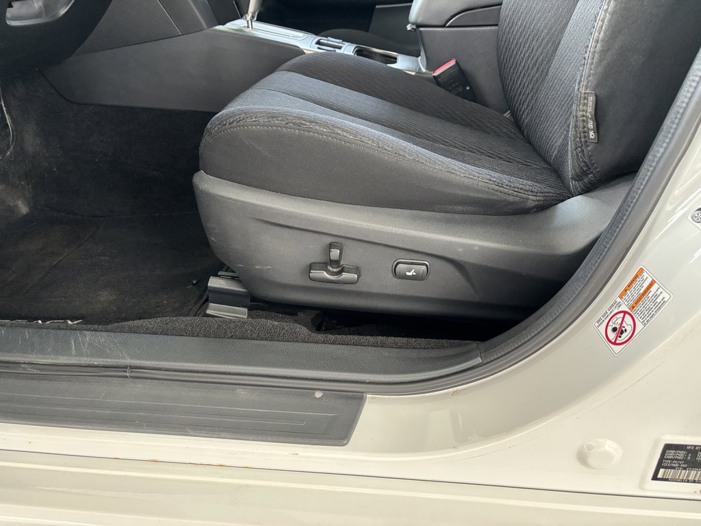 Subaru Legacy 4dr Sdn H4 Auto 2.5i Prem AWP-Pwr Moon 2011 à Saint-Georges, Québec - 19 - w1024h768px