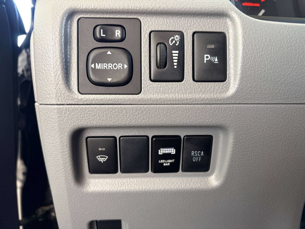 Toyota 4Runner SR5 2013 à Saint-Georges, Québec - 17 - w1024h768px